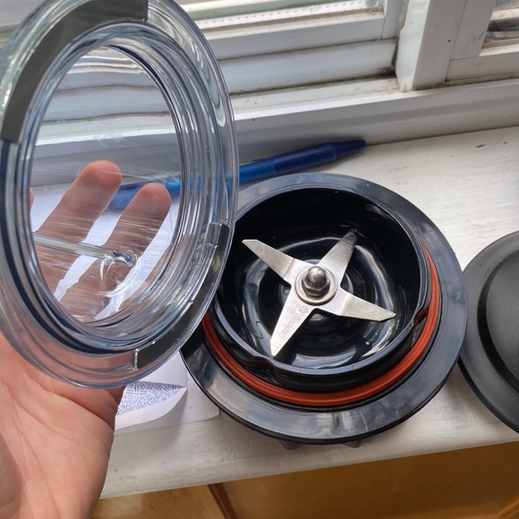 Vitamix - 20-Oz. Blending Cup and Blender Blade base - Picture 2 of 4